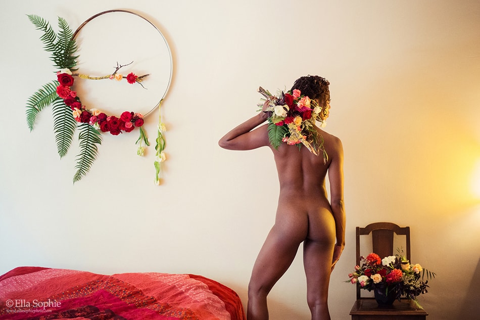 boudoir photo, nude back, booty shot standing model with bouquet