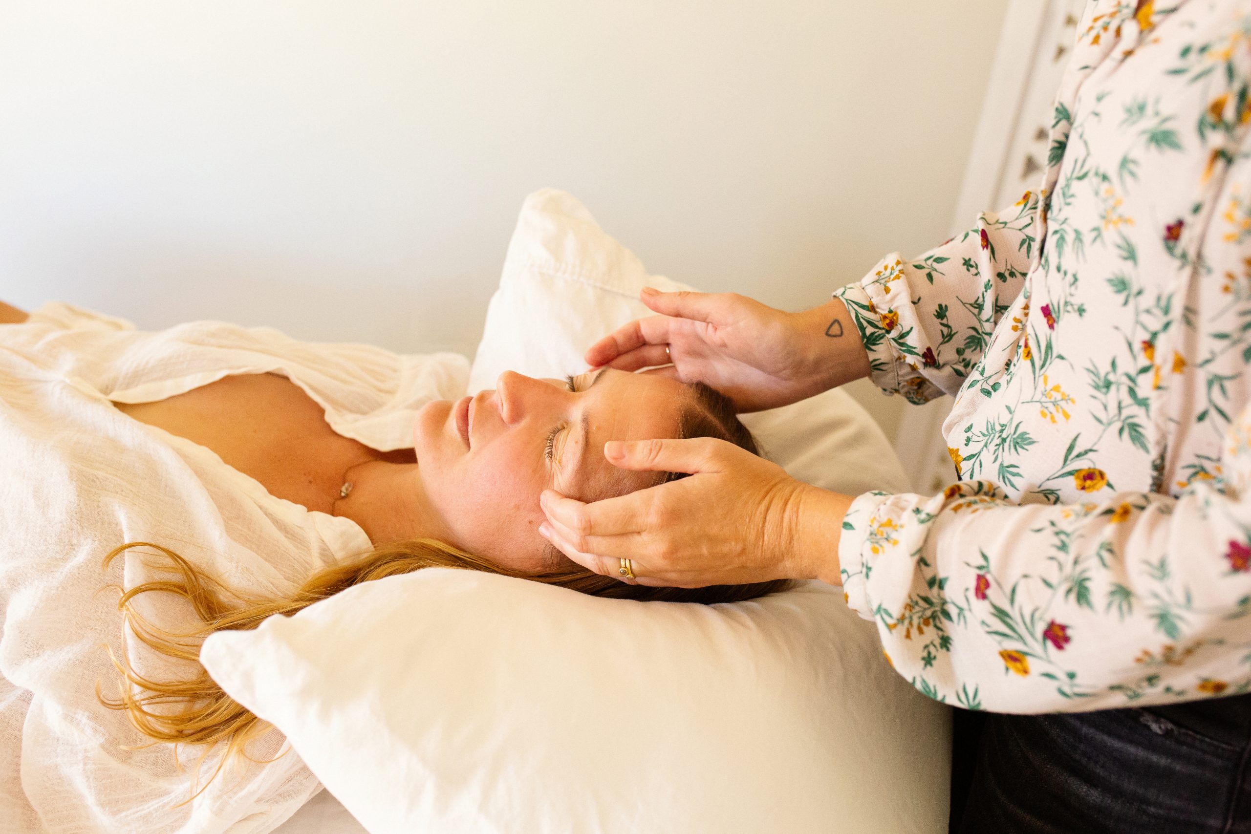 Health and wellness branding photography session on location in clinic. Healthcare professional uses her hands and gives relaxed patient acupressure treatment. Photography by California photographer Ella Sophie.